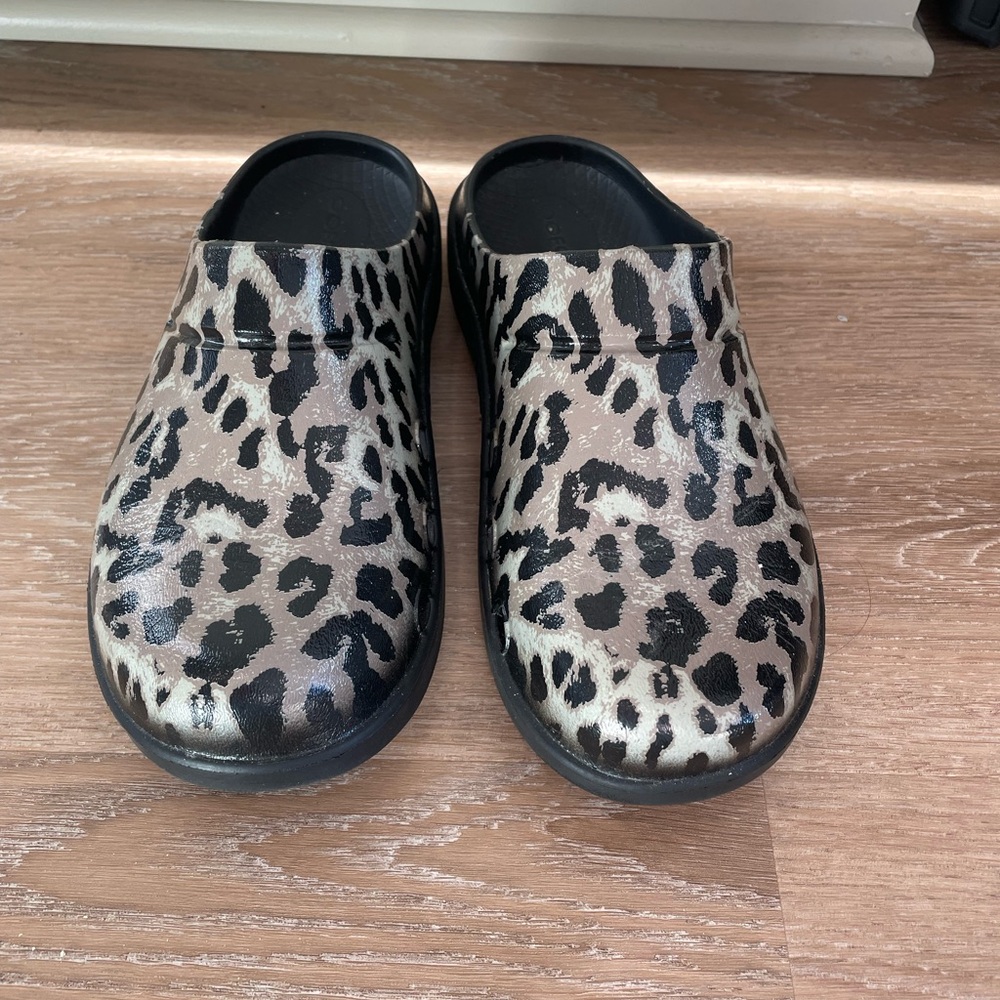 OOFOS Black and Leopard Pattern Clogs - image 2